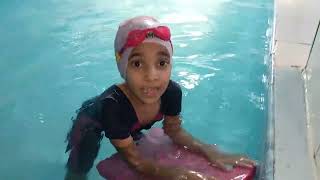 تعليم السباحه للاطفال الحلقه الثانيه مع كابتن كاميليا اصغر مدربة سباحه في العالم