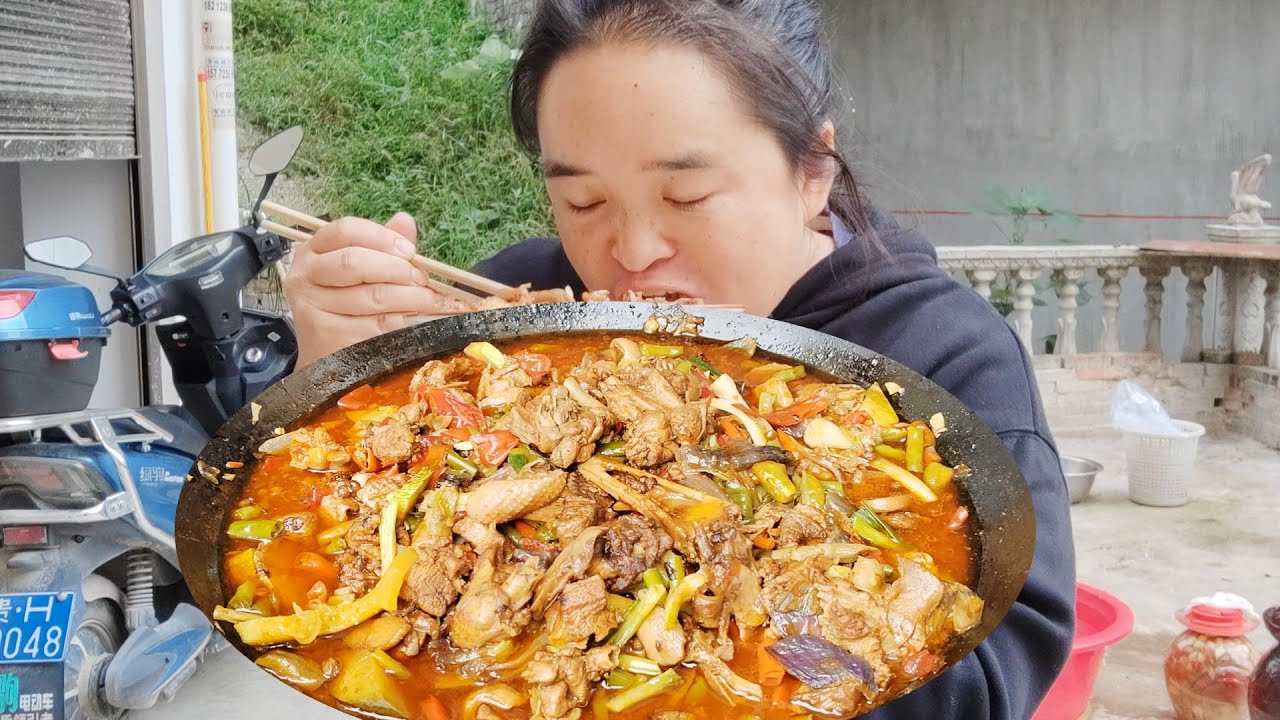 苗大姐3斤余秋辣炒3斤鸭子，辣椒都可以直接拌饭吃，汤汁太好吃了