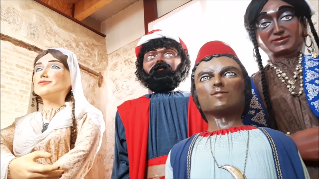 ONTINYENT (València) - Museo de Gigantes y Cabezudos situado en el Palau de la Vila.
