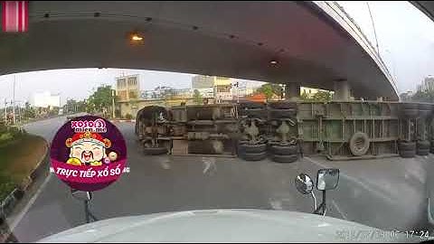 Ôm cua tốc độ cao, xe Container lật nhào tại Ngã 3 Đình Vũ - Hải Phòng