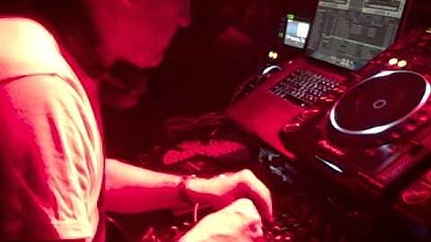 How To DJ, Learn How To Be a DJ, How To Become a DJ