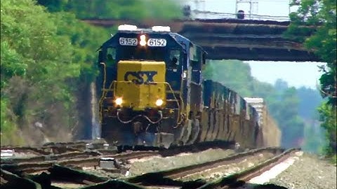 EMD GP40-2 leads the CSX Tropicana juice train