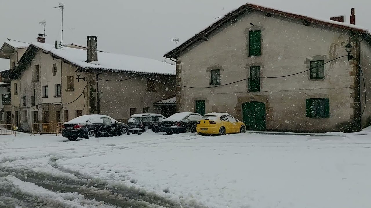Temporal de nieve con aviso rojo en Navarra, nevada en Ziordia (Sakana), el 29-11-2021