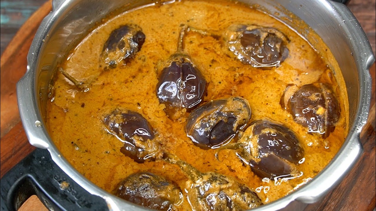 ಕುಕ್ಕರ್ ನಲ್ಲಿ ಕಡಿಮೆ ಸಮಯದಲ್ಲಿ ತುಂಬಾ ರುಚಿಯಾಗಿ ಎಣ್ಣೆ ಬದನೆಕಾಯಿ ಮಾಡುವ ವಿಧಾನ 😋| Brinjal Curry