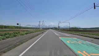 【車載動画】美瑛町、道々９６６、三沢小学校前を通る、青い池へ（２０２４年５月１５日）