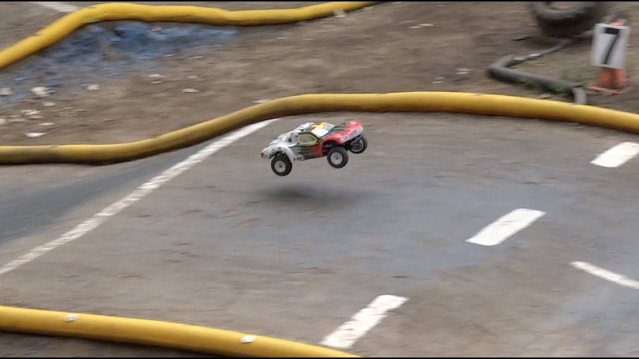 4x4 Short Course Truck Racing at Otterville Raceway (Adam Ross vs