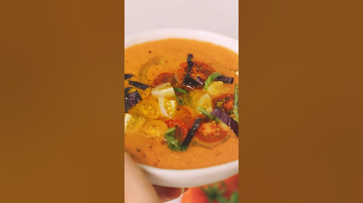 HOW TO MAKE GAZPACHO 🍅 Chilled summer soup recipe using fresh ingredients #foodshorts #gazpacho