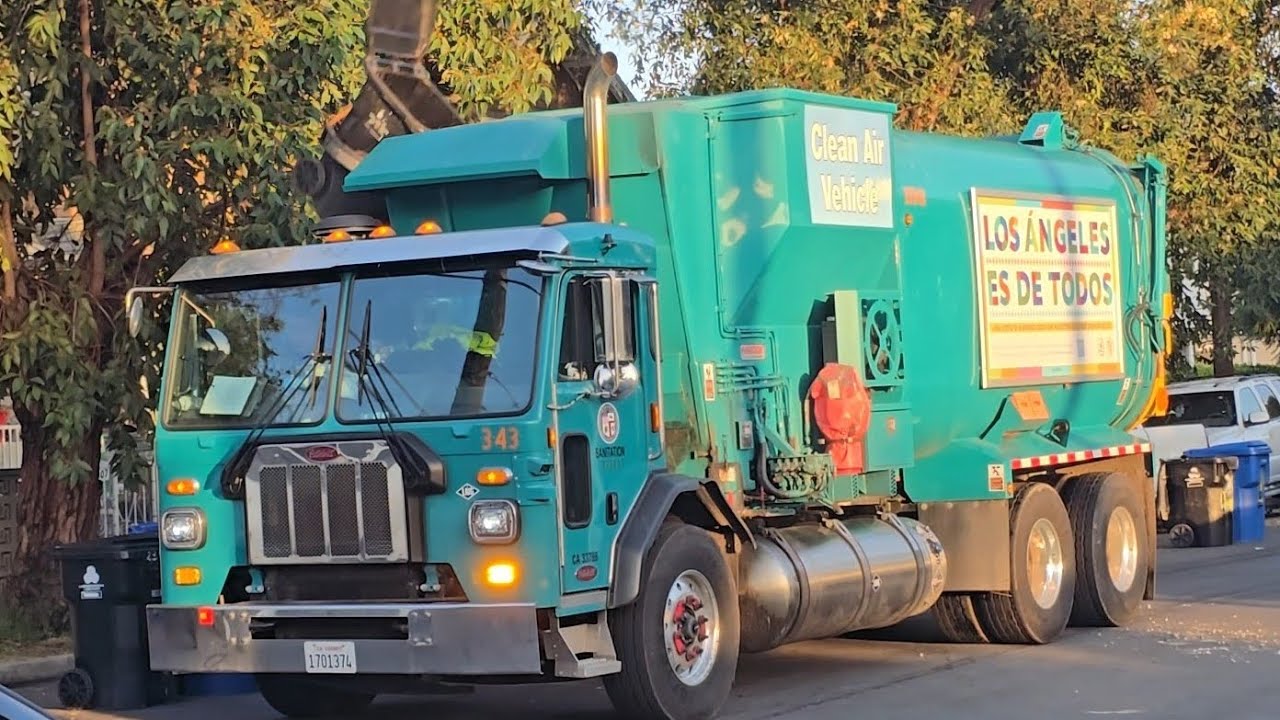 37343 Slamming on Wet Trash