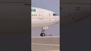 Saudi airlines 🛬 Jeddah airport landing#trainding shorts viral video stetus#foryou
