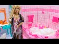 Barbie and Ken Evening Routine Barbie Deluxe Pink Bathroom ,Barbie y Ken Rutina de La Noche