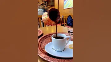 ياشارب الشاي بالنعناع منتشيا كأسا فكأسا وابريقا فابريقا 