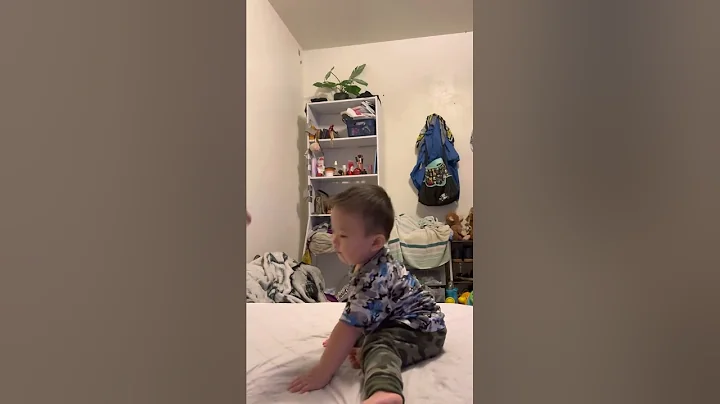 Xiong family:Colby xiong  laugh at his sister Emil...