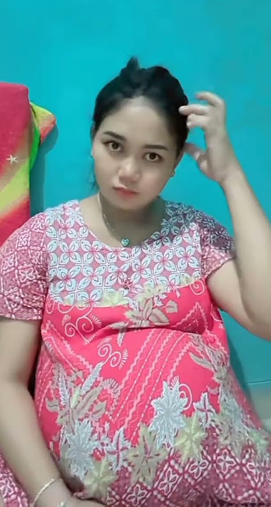 Bunda hamil kembar bibir manis indah di pandang