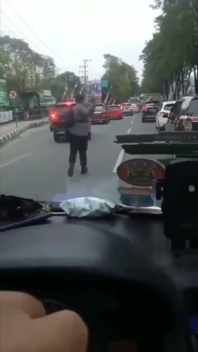 Berlari Membuka Laju Ambulans