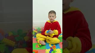 91 Ребенок съел варенье и заболел зуб, побежал к врачу лечить зуб