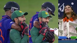 Audience Amazing Laughing Reaction When Hardik Pandya Did Masti With Mohamamd Rizwan During INDvsPAk screenshot 5