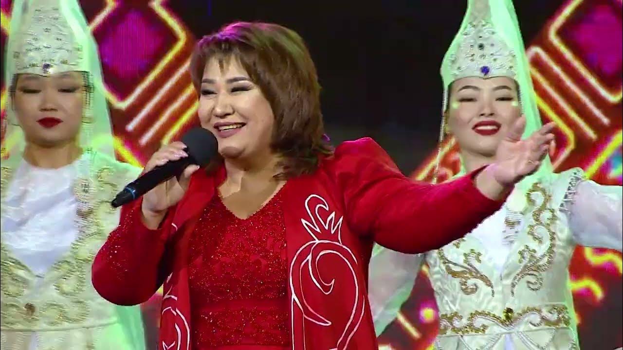 Қызықты жалаңаш әйелдер фотосуреттері анальды тығыны бар трусиктер