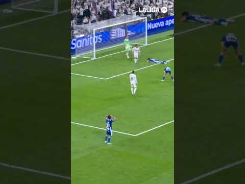 Ayyyyy, Parada!!! 🤯🤯 #laligahighlights #realmadridalavés — football highlights