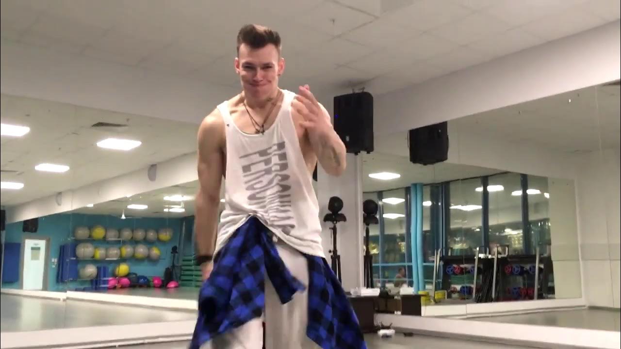 Нилетто танцует под. Нилетто танцует. Нилетто танцует под. Нилетто в зале. Нилетто танцует под.