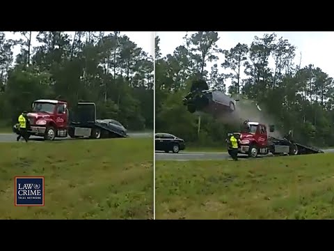 विचलित फ़्लोरिडा ड्राइवर ने राजमार्ग पर तेज़ गति से कार को टो ट्रक रैंप से उतार दिया