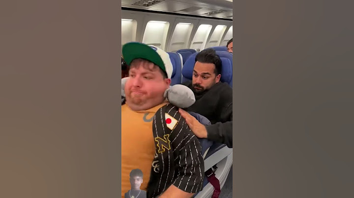 When someone reclines their seat ✈️ #greenscreen #foryou #viralshorts #viralvideo #shorts