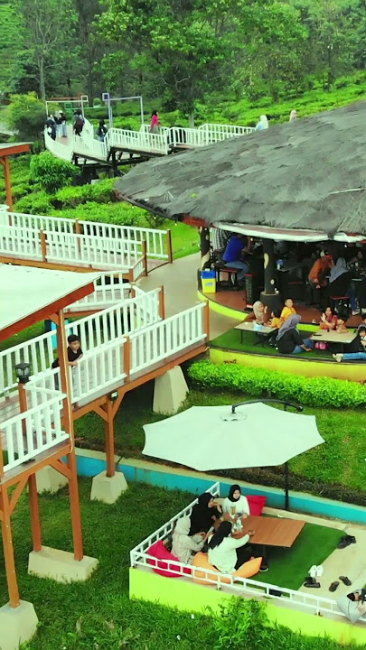 Nongkrong bareng ayang di coffeshop smarthillcamp, pasti romantis banget. #smarthillcamp #subang