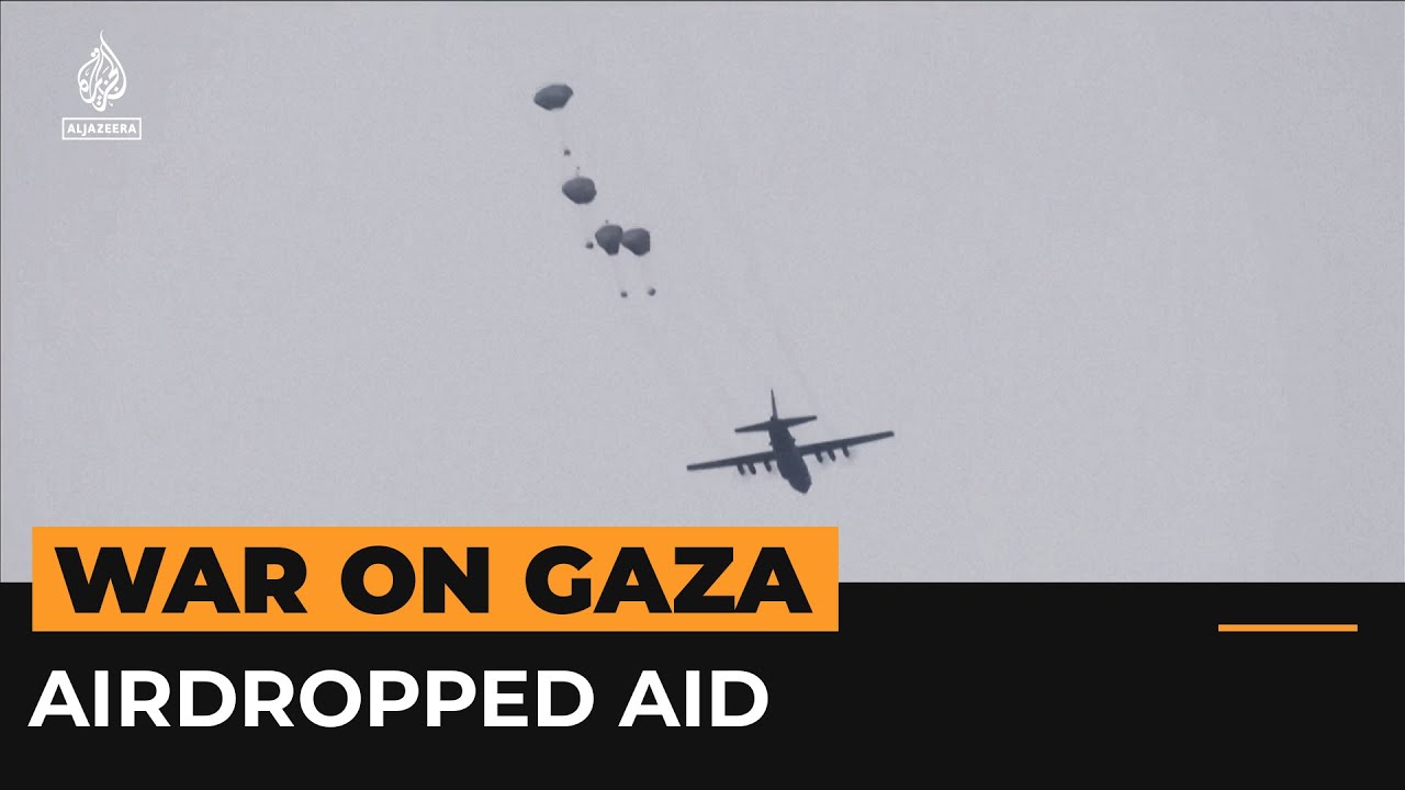 الفلسطينيون يتدافعون للحصول على مساعدات جوية في غزة | قناة الجزيرة الإخبارية