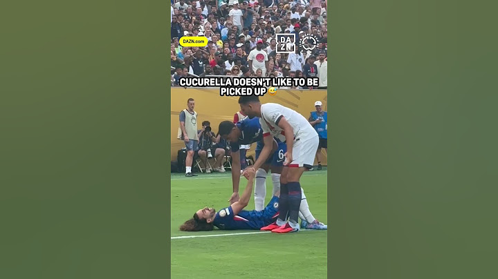 PSG Players Try To PICK UP Cucurella!