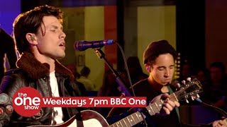 James Bay  - Us (Live on The One Show on BBC One) Resimi