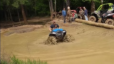 Polaris Sportsman Highlifter on 32.5s vs Can-am Outlander on 29.5s