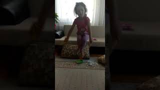 Yağmur Ip Atlıyor.