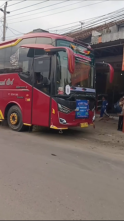 BERSANDING 3 UNIT BUS DEWI SRI PARIWISATA