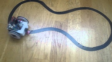 The Miniskybot 2 printbot following a black path