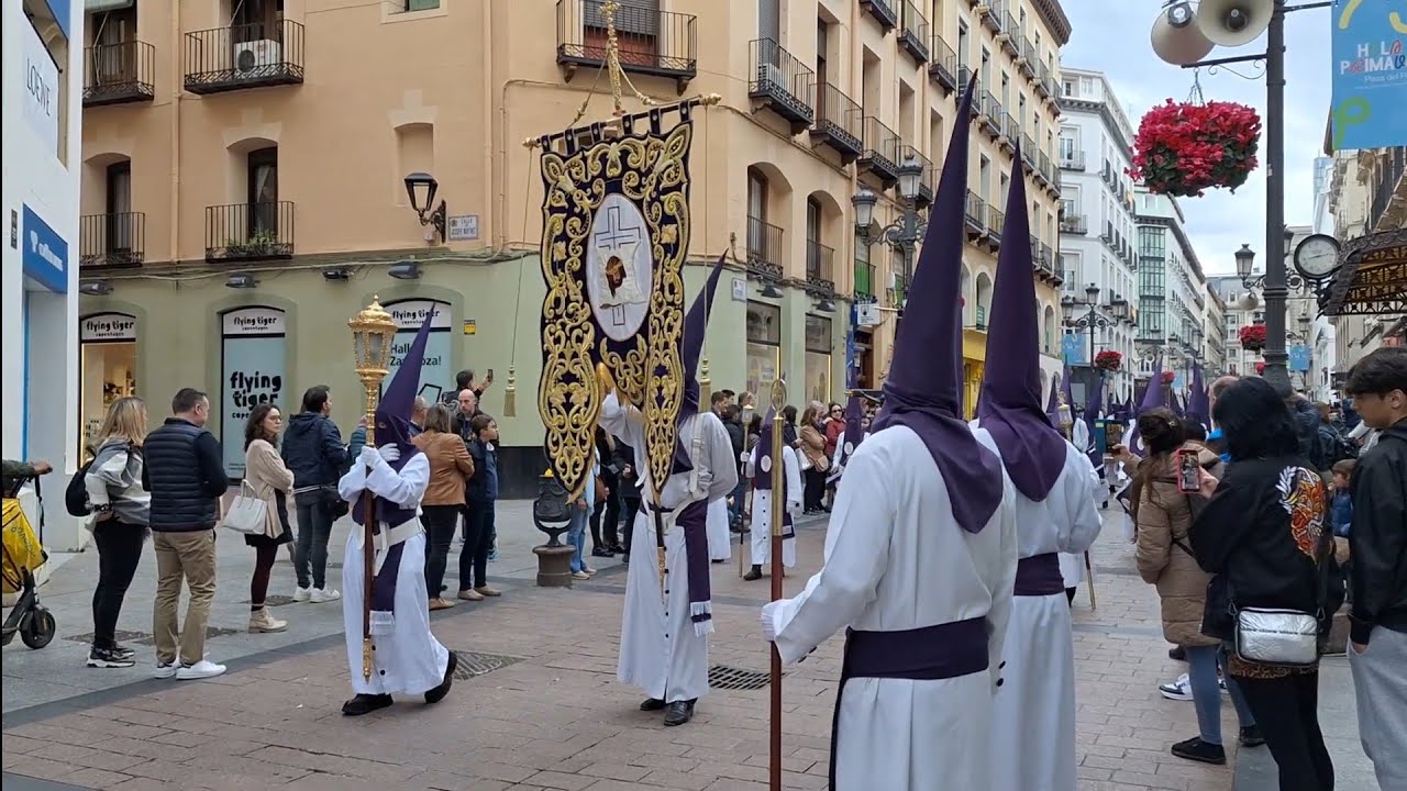 Cofradía de la Verónica en la calle Alfonso. Semana Santa en Zaragoza 2024
