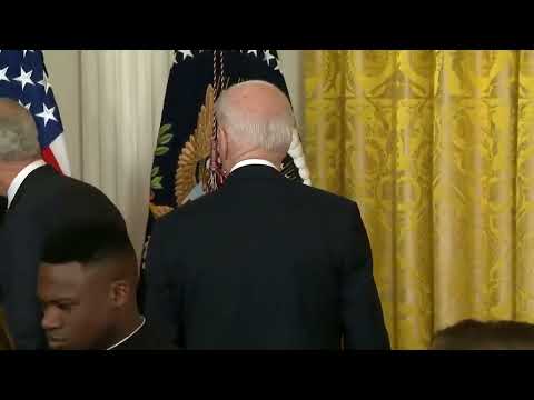 Biden perso alla Casa Bianca