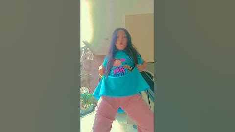 Thumbnail of Awalnya pakai rok tapi digabung jadi pakai celana 😅