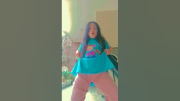 Thumbnail of Awalnya pakai rok tapi digabung jadi pakai celana 😅