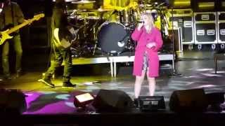 Kelly Clarkson - Breakaway [LIVE]