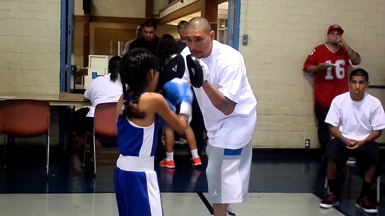 connie gil boxing - YouTube