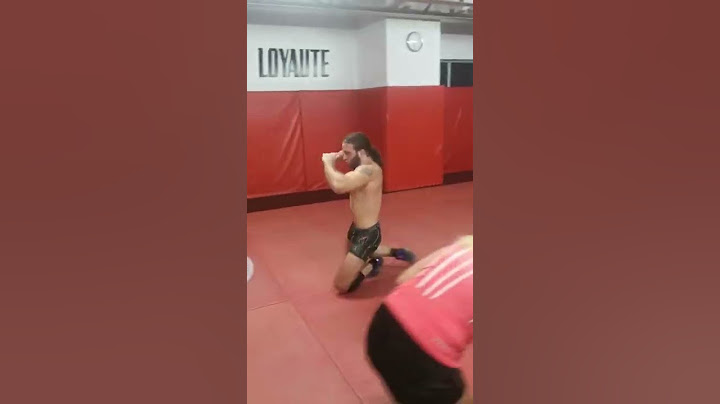 Man Moves Fast Across Hall While Showing Some Wrestling Manoeuvres - 1277454-1