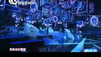 东方卫视跨年盛典:费玉清西装笔挺深情仰脖高歌《青花瓷》 东方卫视跨年盛典:费玉清西装笔挺深情仰脖高歌《青花瓷》