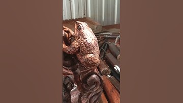 điêu khắc con cóc gỗ trắc