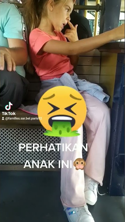 perhatikan#anak#perempuan#ini#makan#apa🤮🤮🤮🤮🤮mau muntah lihat 'nya