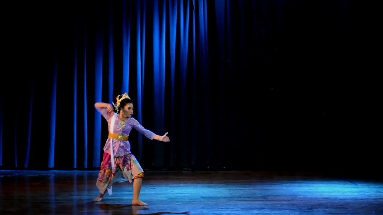 Tarian Dangiang Pasir Pakuan oleh Keisha Rezquita Handoyo