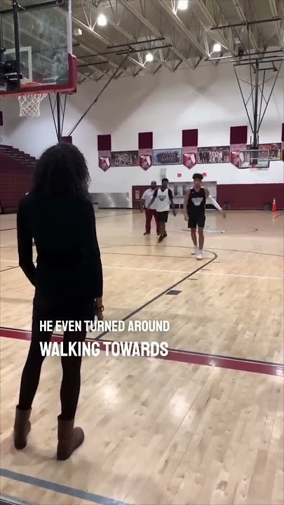 She came home to surprise her brother after not seeing him for 3 years ❤️👏