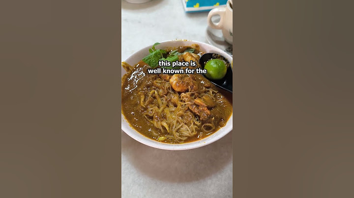 This legendary curry noodle spot is chaotic
