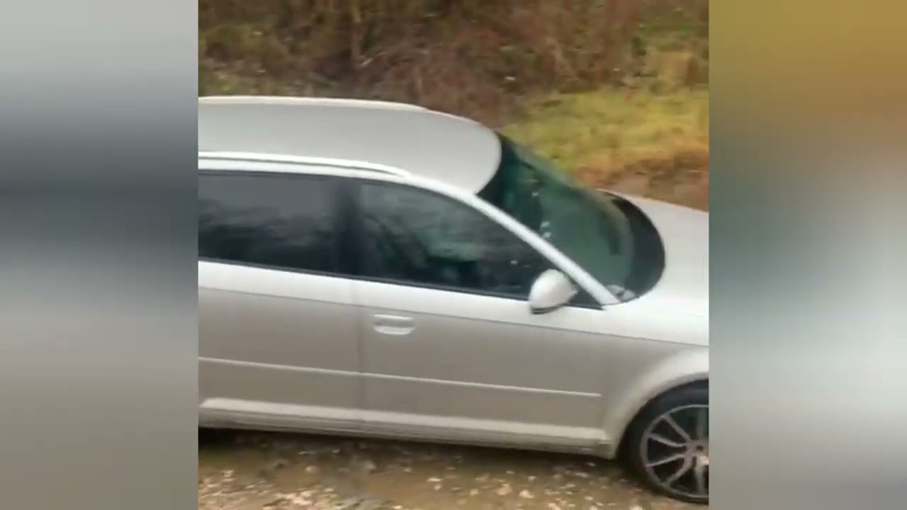 pedestal procedure Imminent VIDEO | Audi Luat De Viitură în Prahova, Tânărul șofer A Vrut Să-i Arate  Unei Fete Cum Traversează Un Râu Umflat | Libertatea