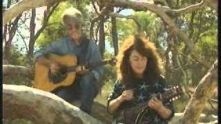 Miniatura del video "Hey Rain! PENNY DAVIES & ROGER ILOTT sing Bill Scott's Australian classic"