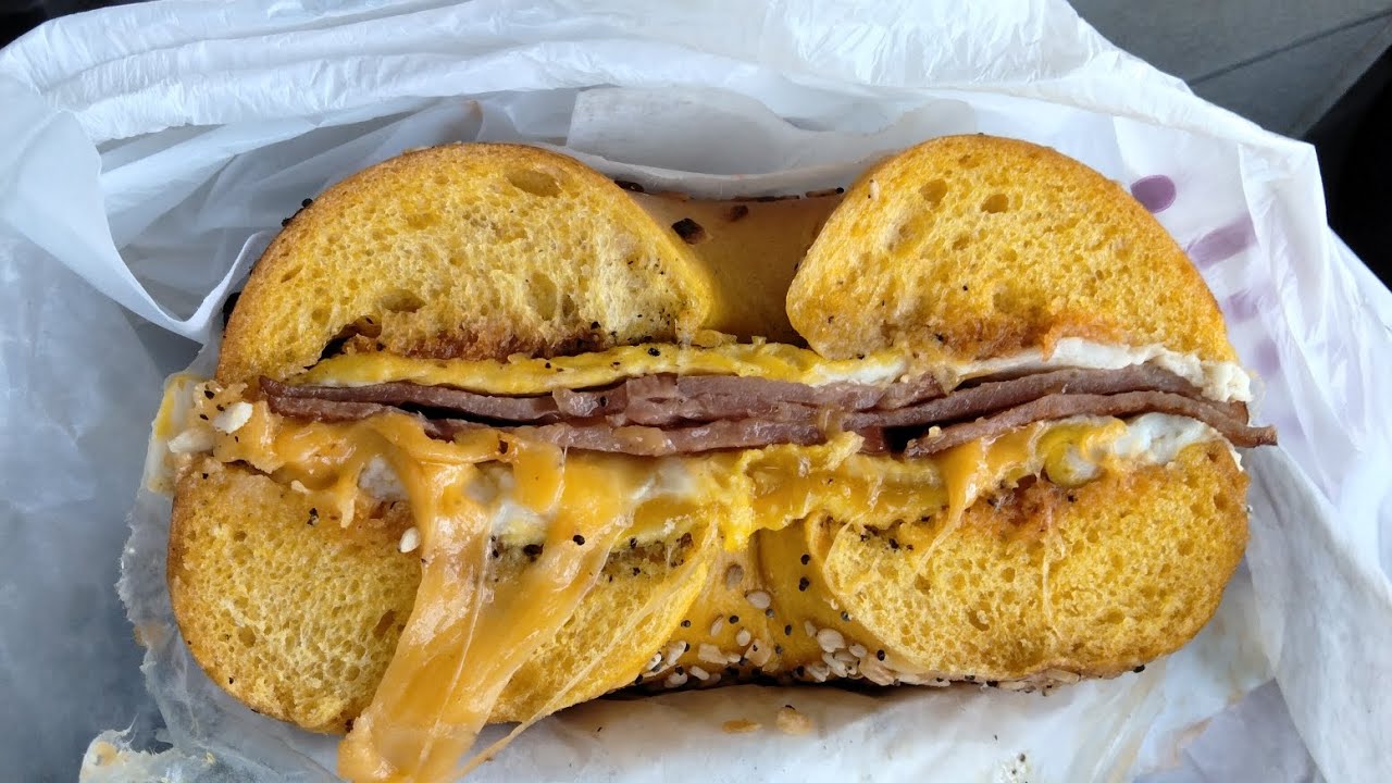 wheatly Deli Turkey bacon 🥓 Turkey 2 eggs cheeder cheese 🧀 Sauce