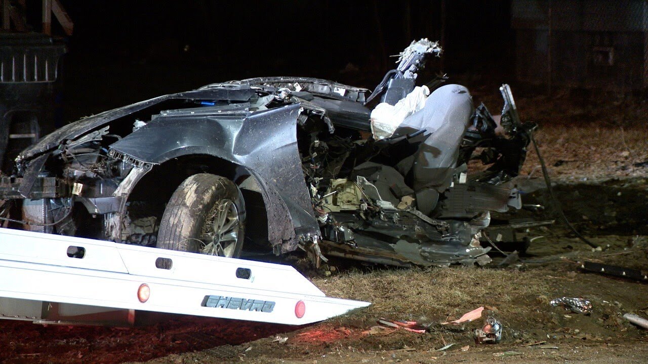 POLICE: 4 dead after stolen car slams into tree - YouTube